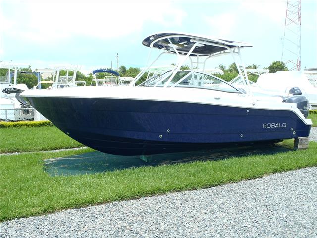 2015 Robalo Dual Console R247