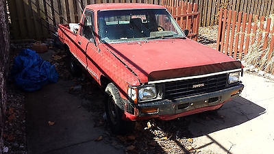 Toyota : Other 1985 toyota truck 4 speed 22 r