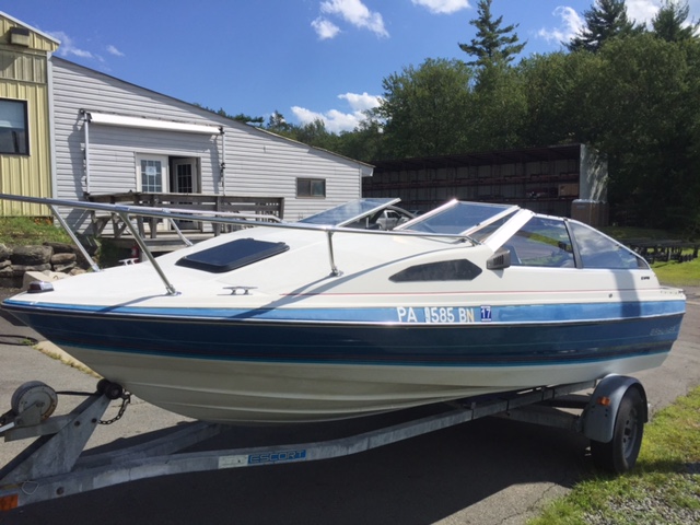 1988 Bayliner CUDDY 1902 CUDDY