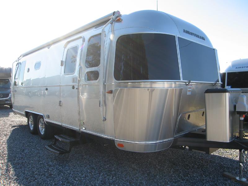2016 Airstream Flying Cloud 19CNB