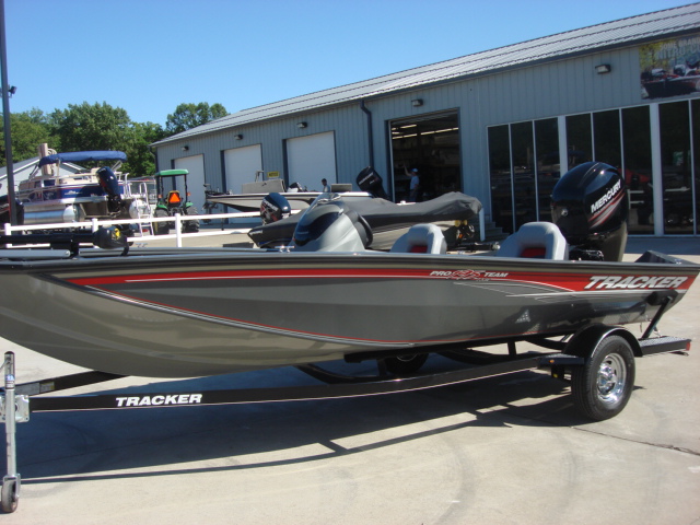 2016 TRACKER BOATS Aluminum Bass boat PT195 TXW