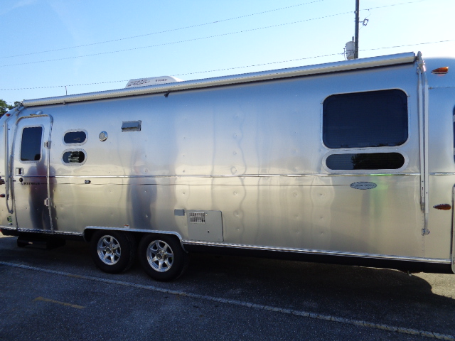 2016 Airstream FLYING CLOUD 25FB TWIN
