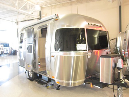 2016 Airstream Flying Cloud 19CNB
