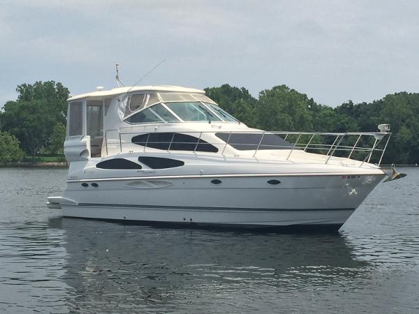 2006 Cruisers Yachts 415 Express Motoryacht