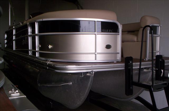 2015 Berkshire Pontoons STS Series 231RFC