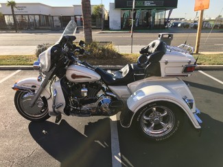 Harley-Davidson : Touring 2000 white ultra classic trike flhtcui