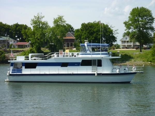 1997 Pluckebaum River Yacht