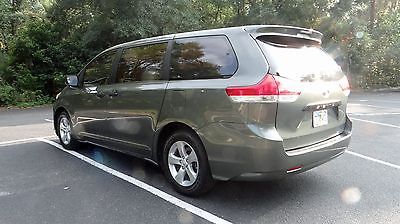 Toyota : Sienna LE 2011 toyota sienna le mini van v 6 excellent condition