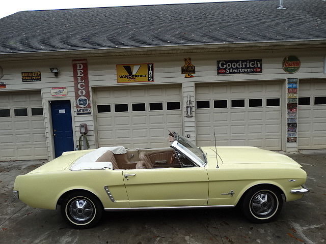 Ford : Mustang CONVERTIBLE 1965 msutang convertible v 8 power steering