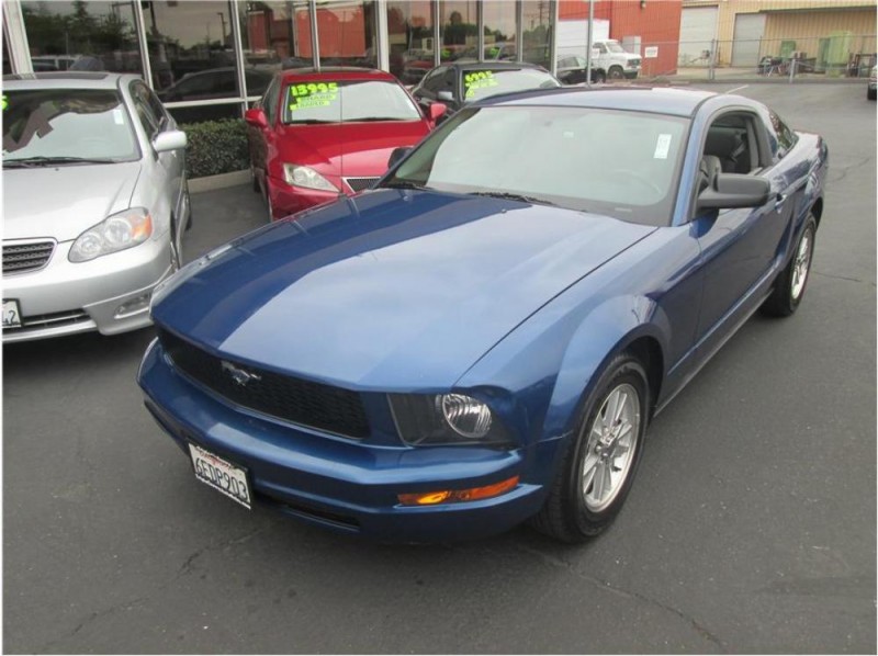 2008 Ford Mustang 2dr Cpe Deluxe