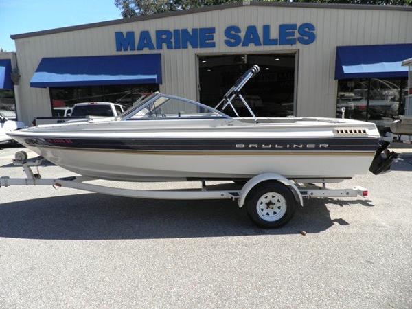 1996 Bayliner 1950 Capri Bowrider