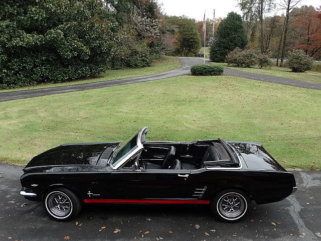 Ford : Mustang CONVERTIBLE 1966 mustang convertible brillant black paint v 8