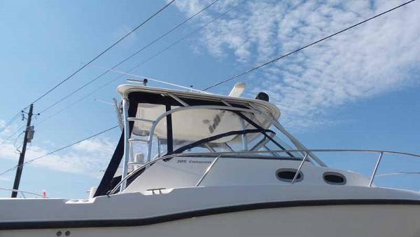 2004 Boston Whaler 305 Conquest