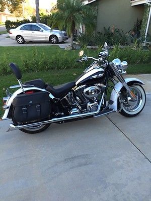Harley-Davidson : Softail Deluxe; B&W, 6sp., 15K miles; windshield; Boss bags; Mustang seat; V&H Fishtail