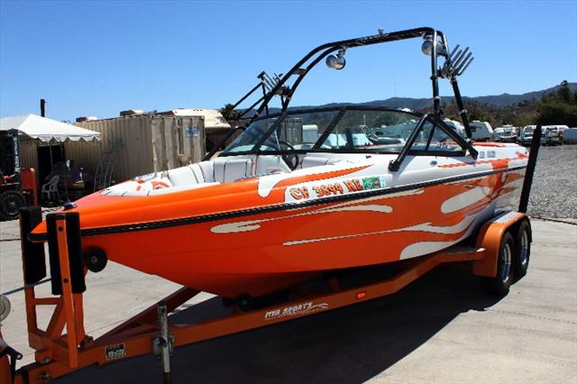 2004 MB SPORTS Sport/Ski Boats B-52 V3