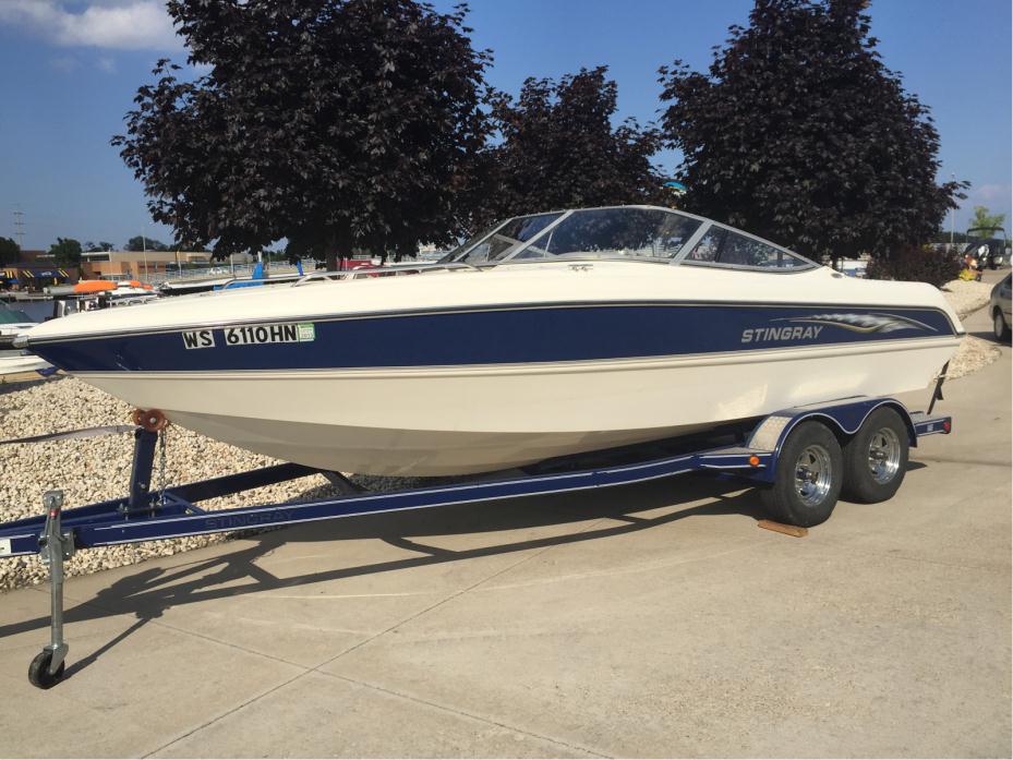 2005 Stingray Boats 220 LX