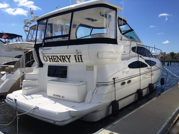 2005 Cruisers Yachts 405 Express Motor Yacht