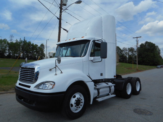 2007 Freightliner Columbia Cl12064st  Conventional - Day Cab