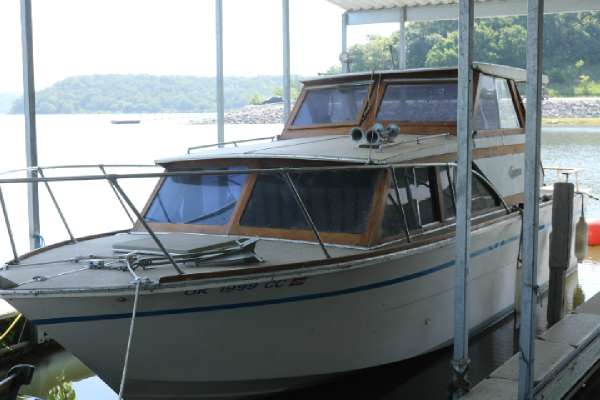 1975 CARVER YACHTS 2585 Monterey