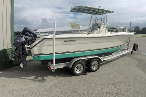 1999 Pursuit 2470 Center Console