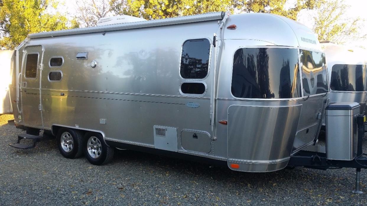 2013 Airstream Flying Cloud 25FB Twin
