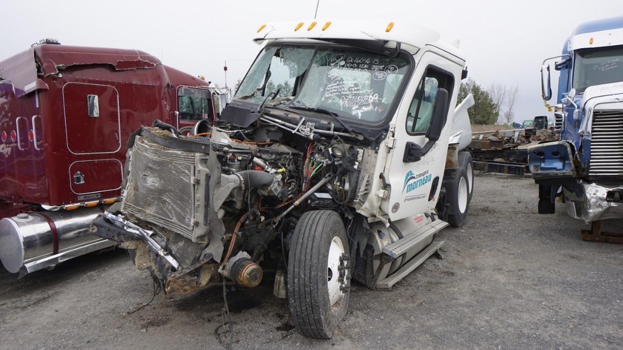 2013 Freightliner Cascadia  Conventional - Day Cab