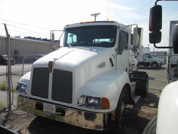 2004 Kenworth T300  Conventional - Day Cab