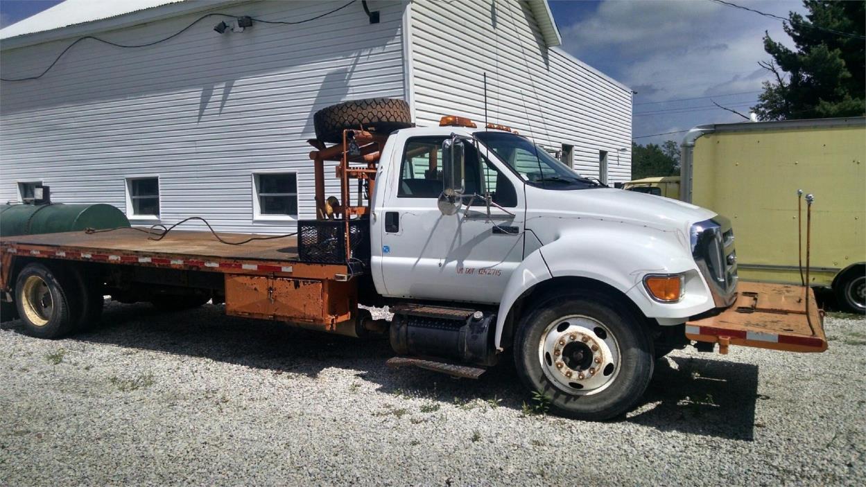 2004 Ford F650  Winch Truck