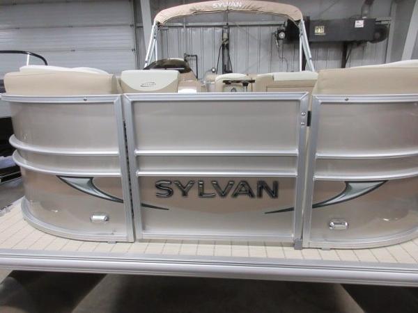 2016 Sylvan 8520 Mirage Cruise LE