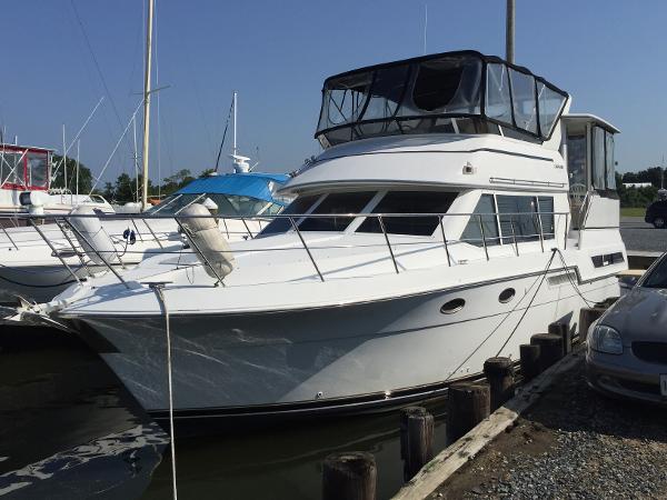 1998 Carver 42 Aft Cabin Motoryacht