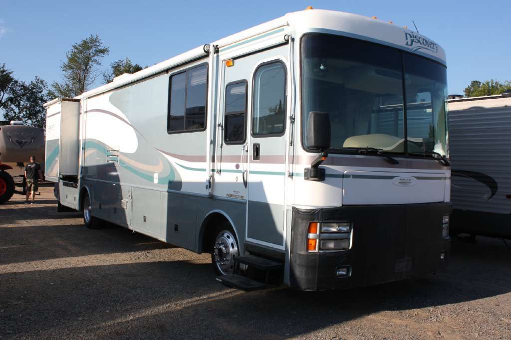 2000 Fleetwood Discovery 37 V