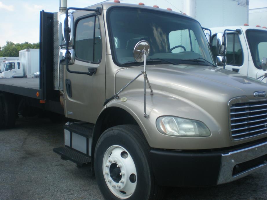 2005 Freightliner Business Class M2 106  Flatbed Truck