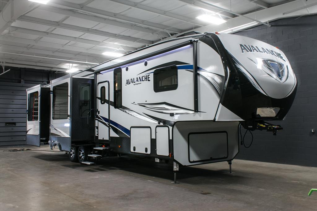 2017 Keystone Avalanche 370RD