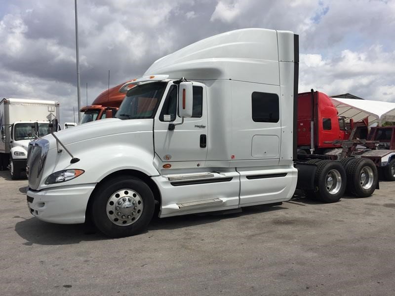 2011 International Prostar  Conventional - Sleeper Truck