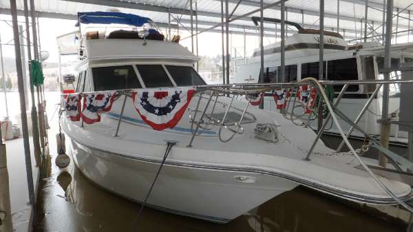 1989 Sea Ray 380 Aft Cabin