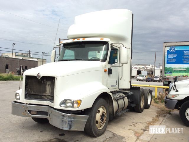2000 International 9100  Conventional - Day Cab