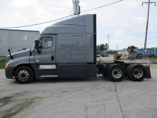 2016 Freightliner Cascadia 125  Conventional - Sleeper Truck