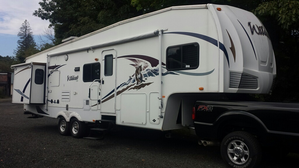 2008 Forest River WILDCAT 32QBBS