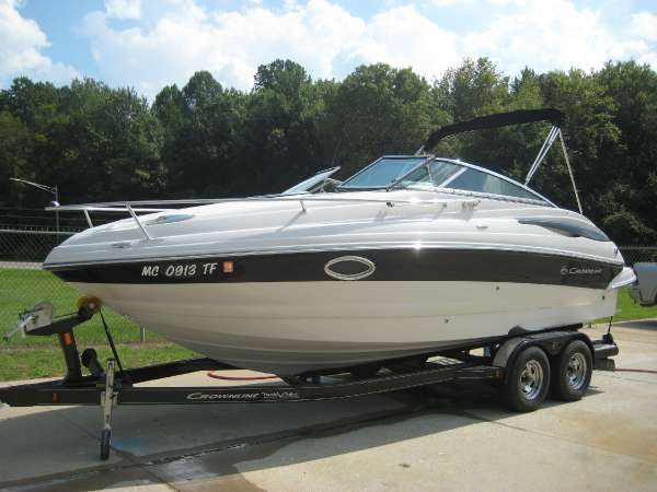 2009 Crownline 23 FT CUDDY WTRAILER