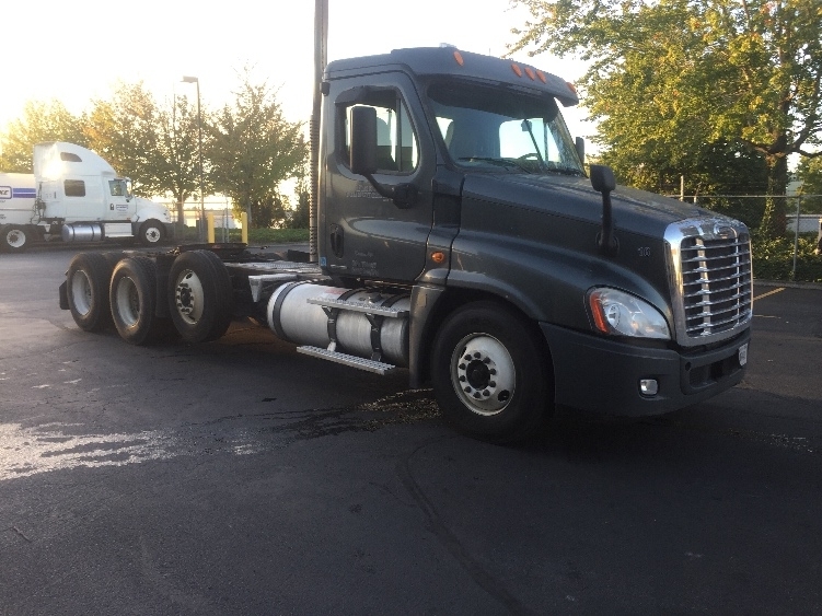 2010 Freightliner X12584st  Conventional - Day Cab