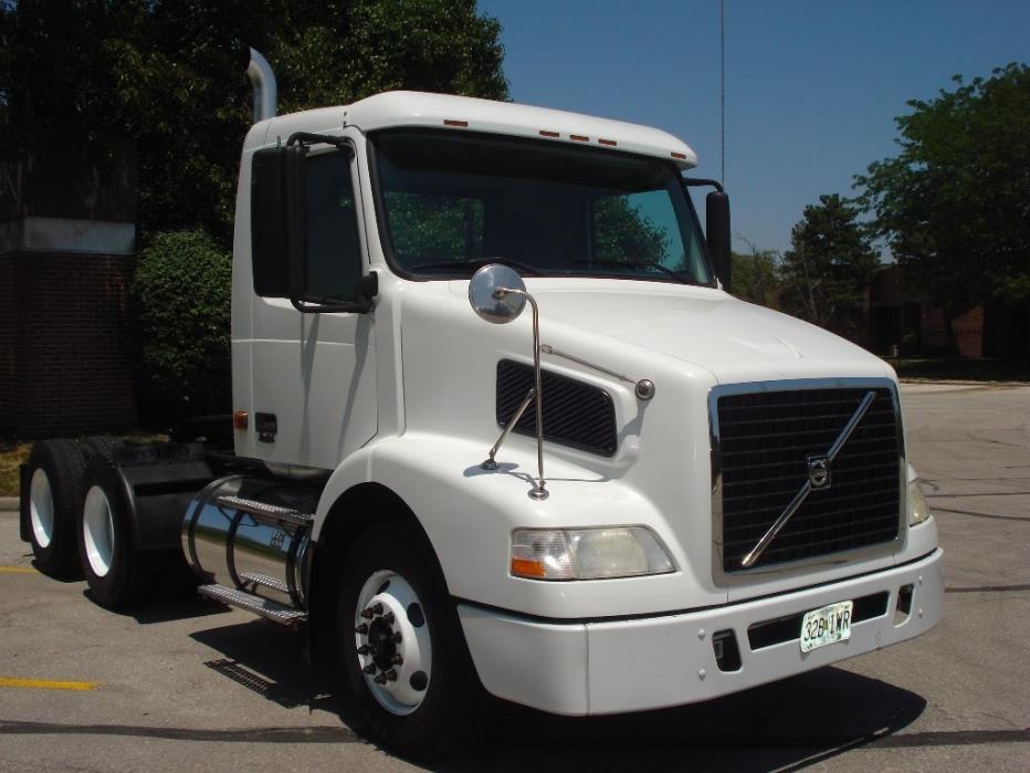 2008 Volvo Vnm420  Conventional - Day Cab