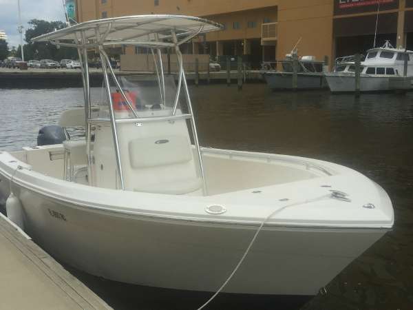 2016 COBIA BOATS 220CC