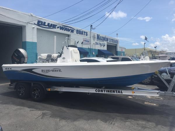 2017 Blue Wave 2200 Pure Bay
