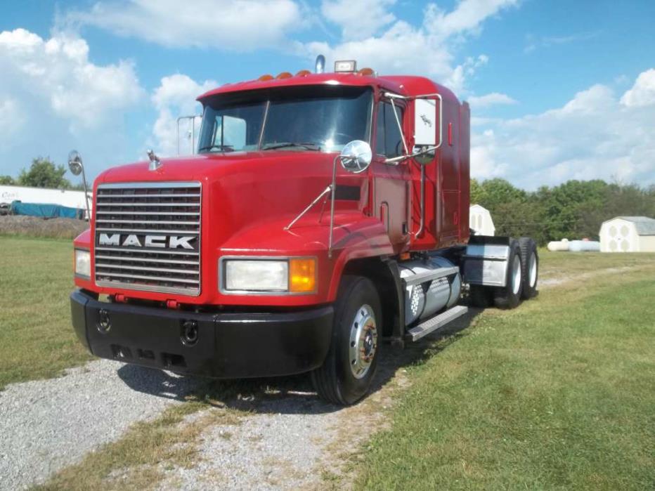 1996 Mack Ch 613  Box Truck - Straight Truck