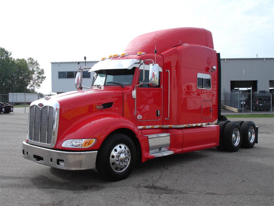 2011 Peterbilt 386  Conventional - Sleeper Truck