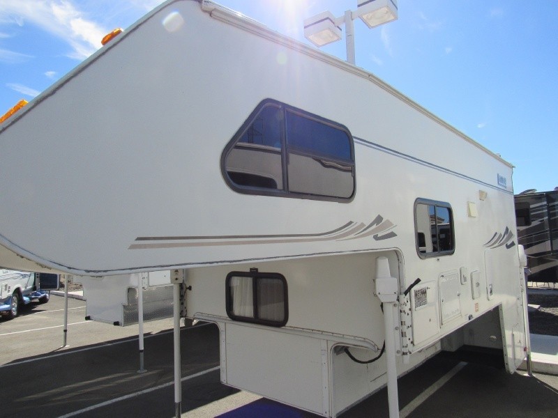 2004 Lance 1121 Camper