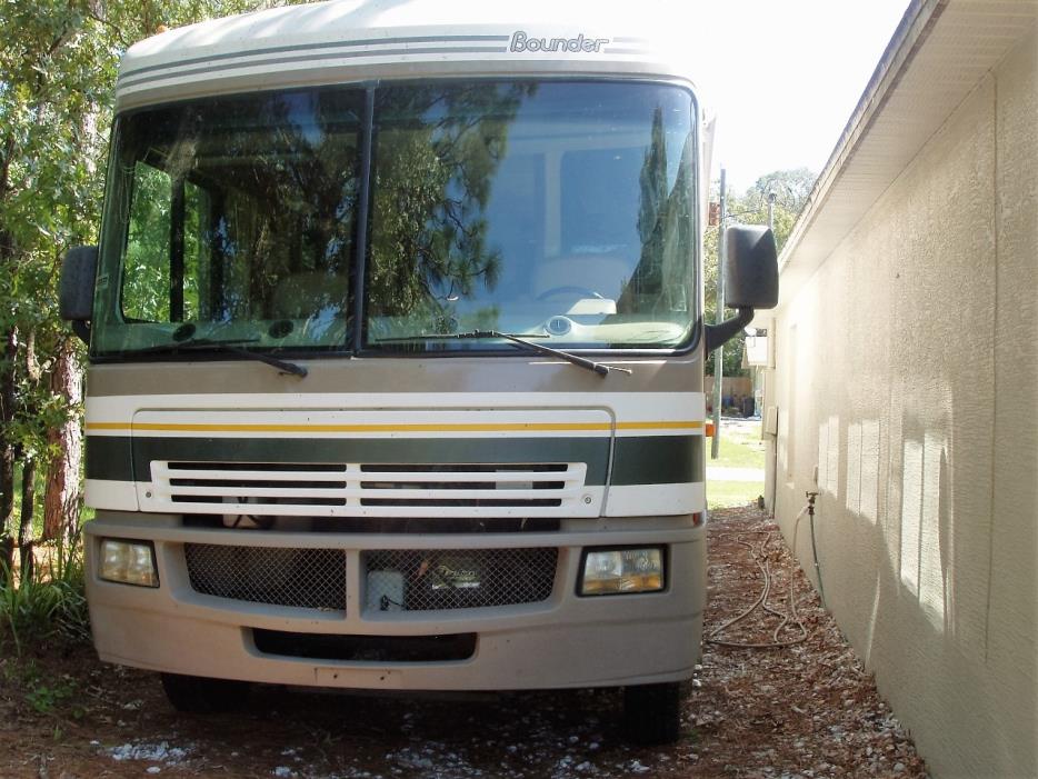 2004 Fleetwood BOUNDER 35B