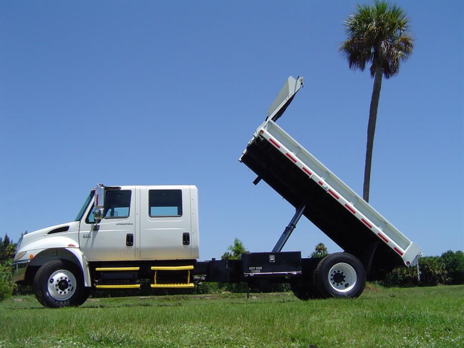 2003 International 4400  Dump Truck