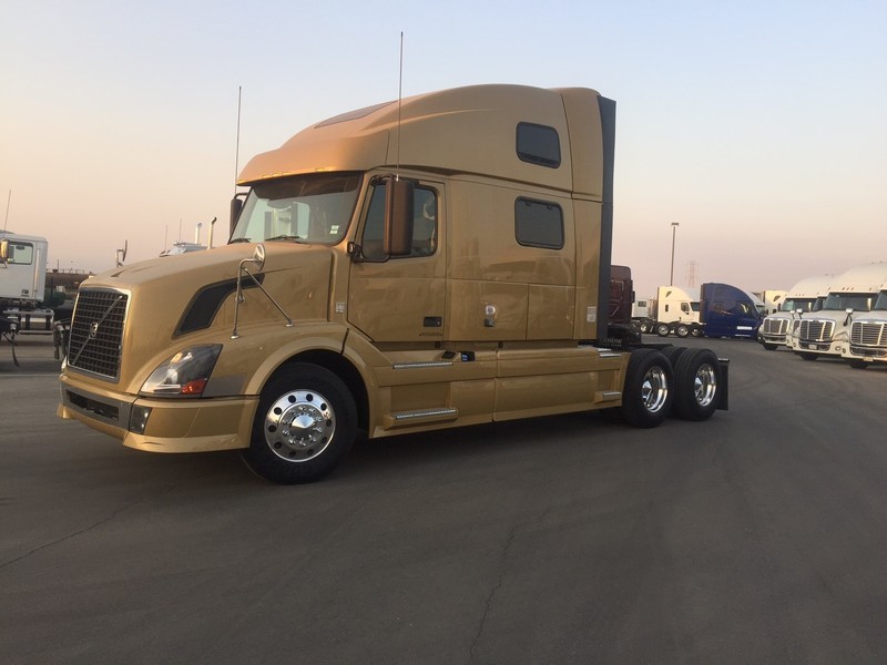 2012 Volvo Trucks Vn  Conventional - Day Cab