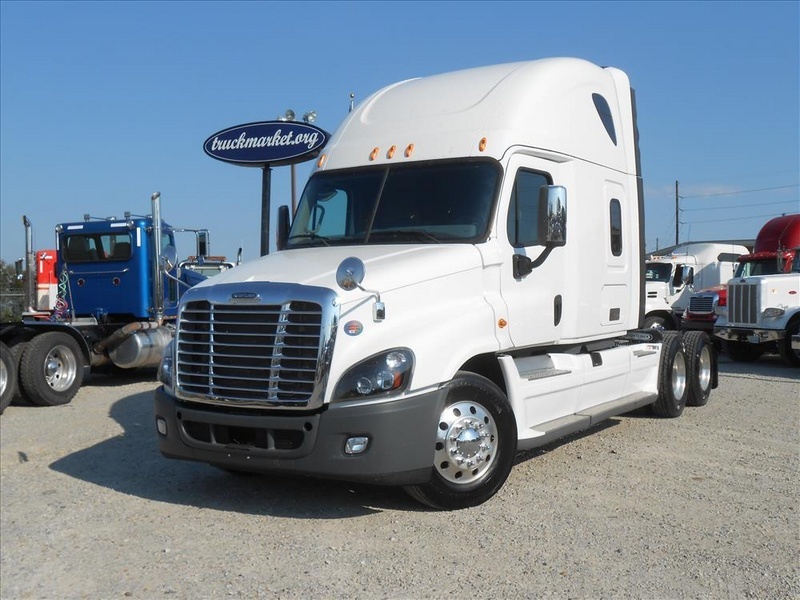 2014 Freightliner Cascadia  Conventional - Sleeper Truck